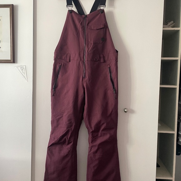 Women’s Volcom Ski Bib - Picture 1 of 4